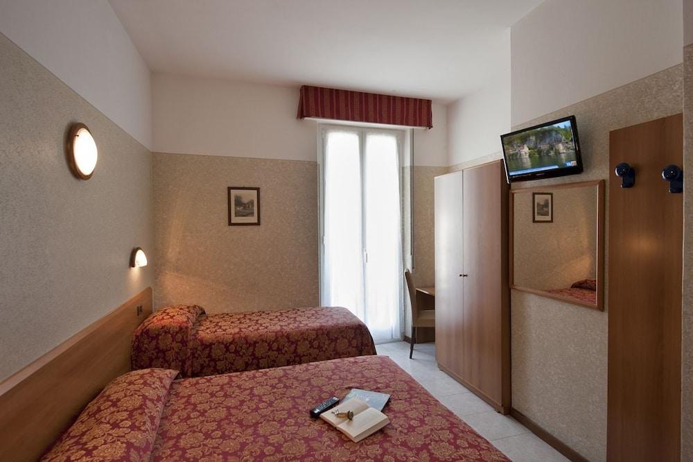 Hotel Boston 3*