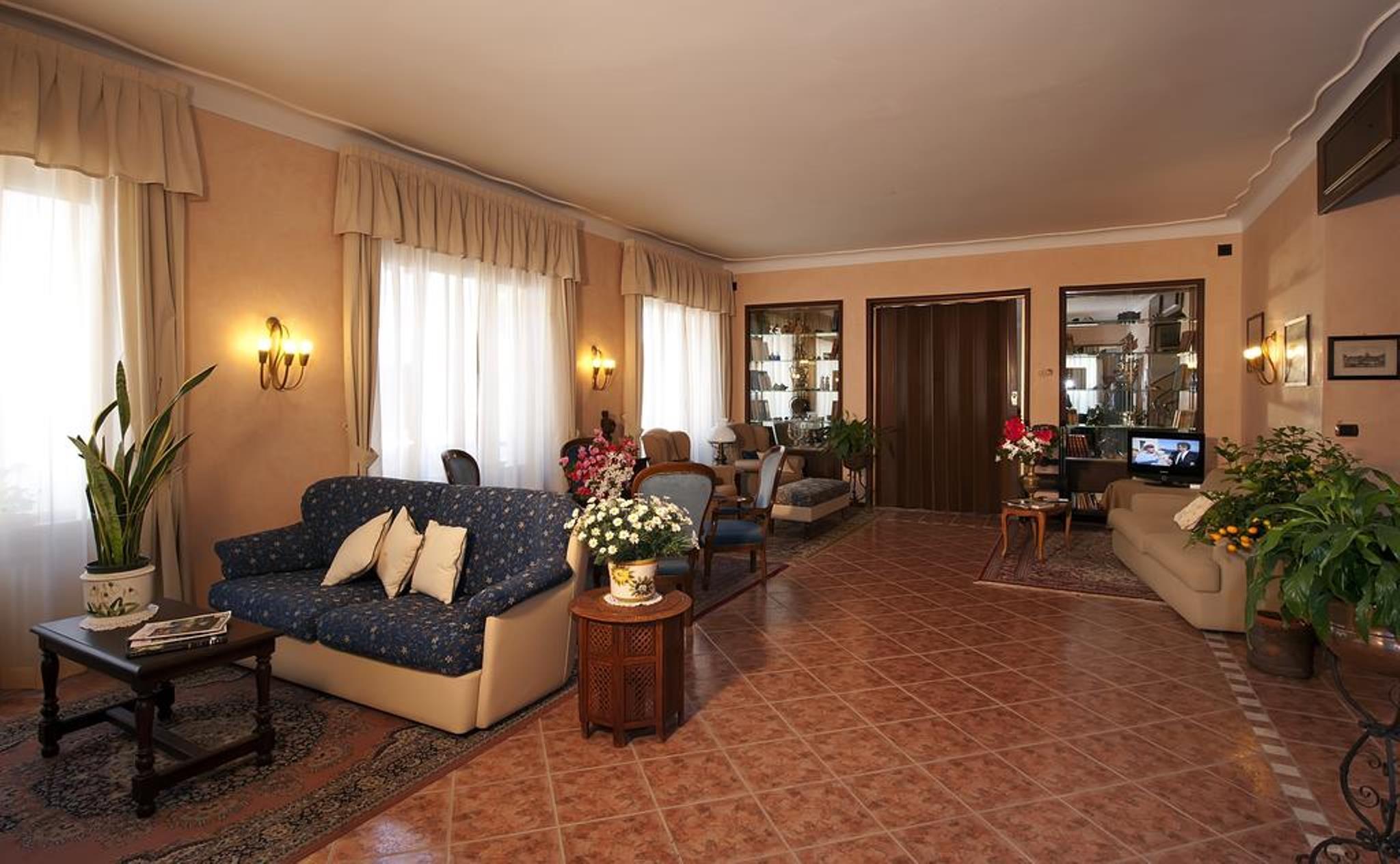 Boston Hotel 3*